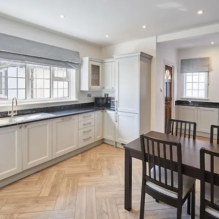 Nyaraló Host & - White