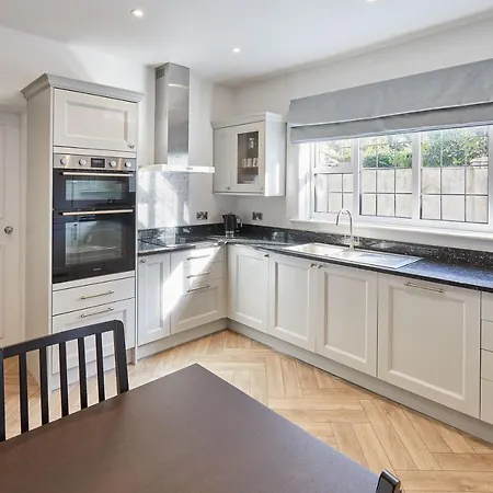 Host & - White Holiday home